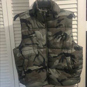 Camo Puffer Vest Women’s Small Full Zipper w/ pockets No Boundaries